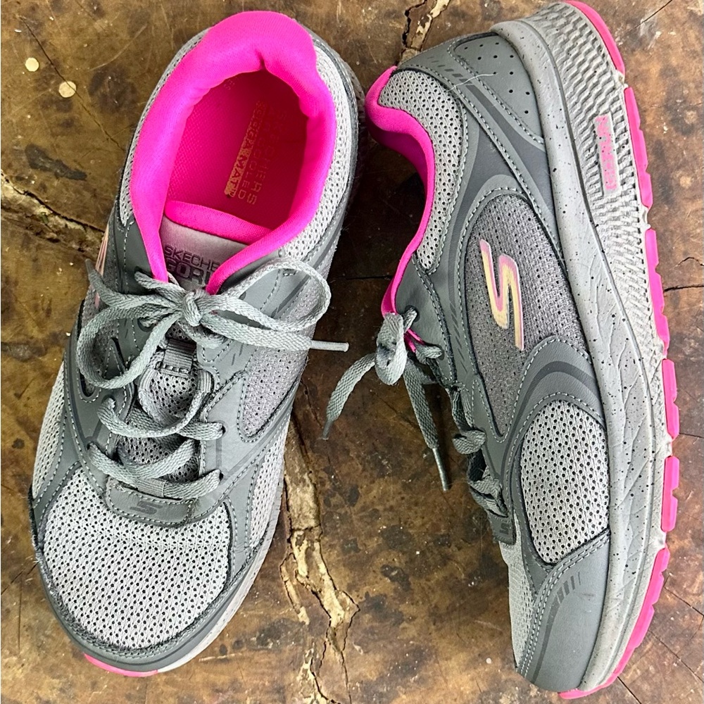 Skechers Go Run women’s size 7. Pink and gray. Excellent condition!